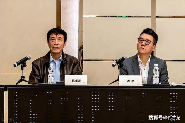 仅仅过了十几秒钟，所有的黑衣人便都痛苦万分的倒在了地上，一个个双手如威廉一般断裂，惨不忍睹。